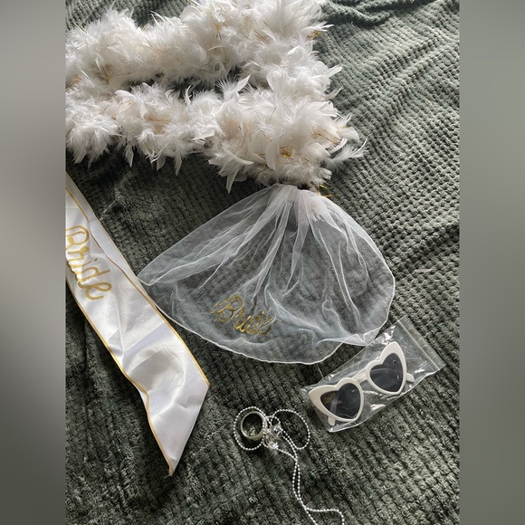 Bride Kit - Picture 3 of 5